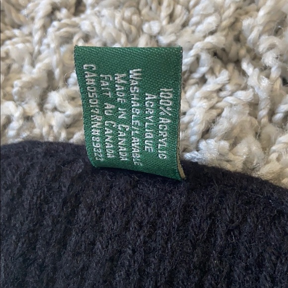 Roots striped scarf Made in Canada - Picture 2 of 3